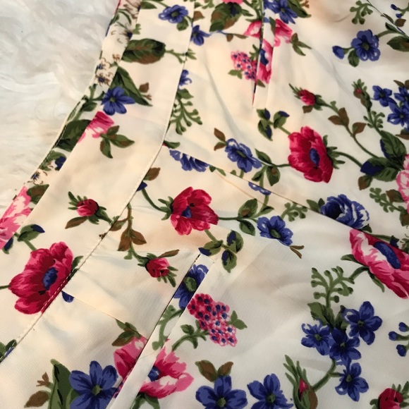 Flowered Dressy Shorts - Picture 3 of 3